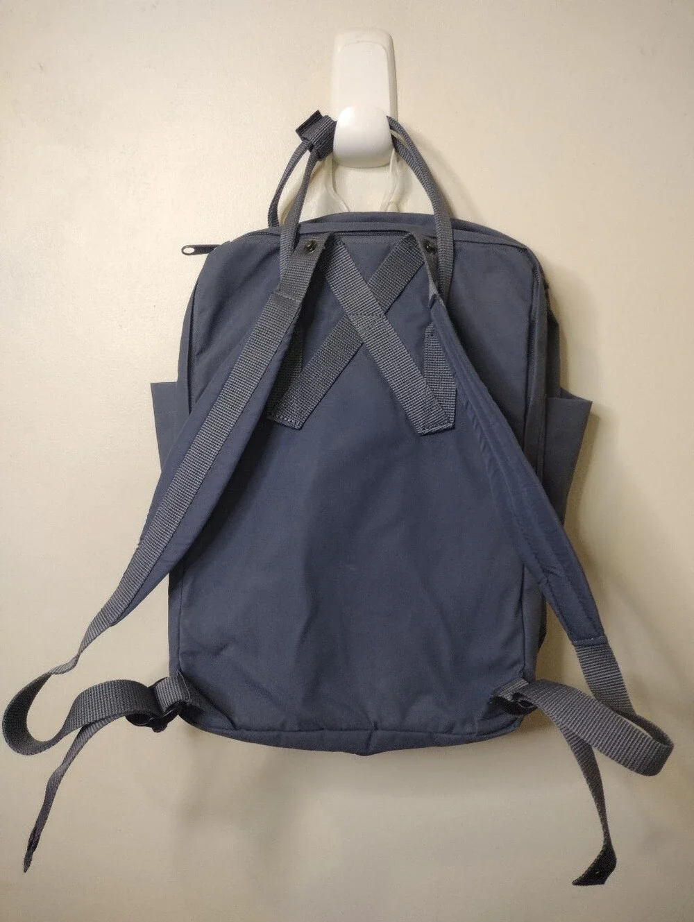 Fjallraven Kånken Men's Graphite Gray Water Resistant School/Travel Backpack